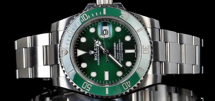 bezels dials nicknames hulk rolex submariner 116610LV