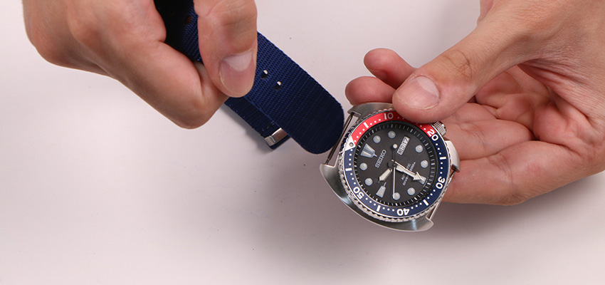 Fitting a nato on sale strap