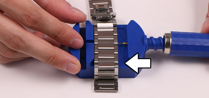 How To Remove Watch Links With Tool Step 2