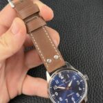 <span class="product-title-compatibility">Vintage Leather Pilot Watch Band w/ Rivets <br><small>By DASSARI</small></span>