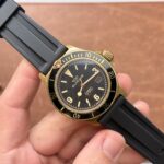 <span class="product-title-compatibility">Heavy-Duty FKM Rubber Strap <br><small>By DASSARI</small></span>