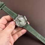 <span class="product-title-compatibility">Classic Suede Strap <br><small>With Quick Release</small></span>