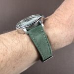 <span class="product-title-compatibility">Classic Suede Strap <br><small>With Quick Release</small></span>