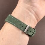 <span class="product-title-compatibility">Classic Suede Strap <br><small>With Quick Release</small></span>