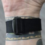 <span class="product-title-compatibility">One-Piece Explorer Strap <br><small>with Deployant Clasp</small></span>